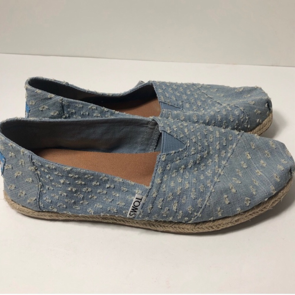 Toms Chambray blue slip ons. Size 7. In good condition.